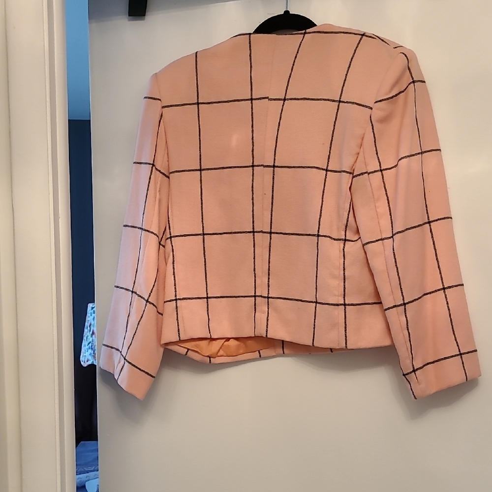 Pink Checkered Blazer with Modern Cut. No Label/Size Shown. Approx. 12P. Vtg.